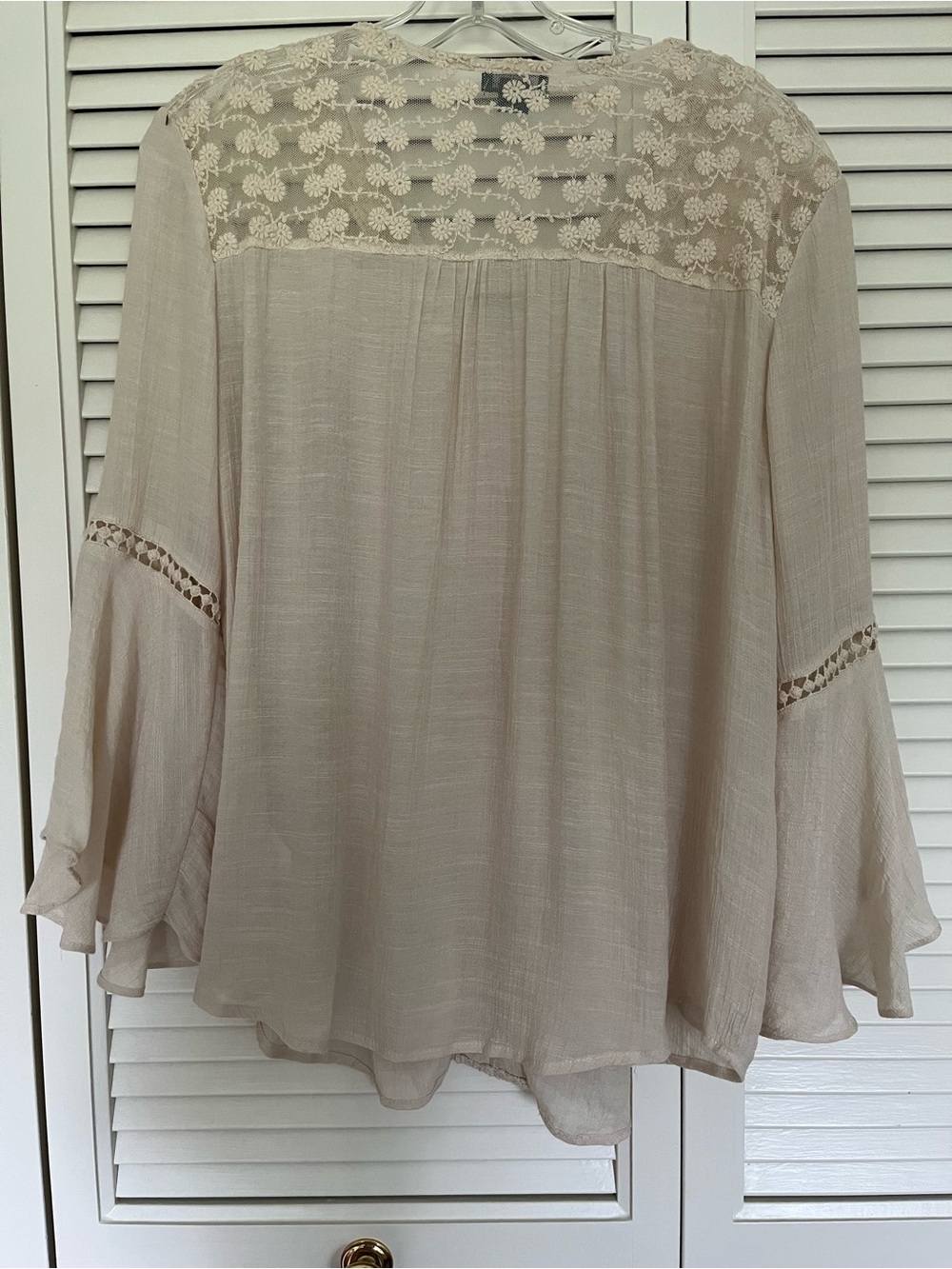New Directions blouse with lace and bell  sleeves - Picture 2 of 7